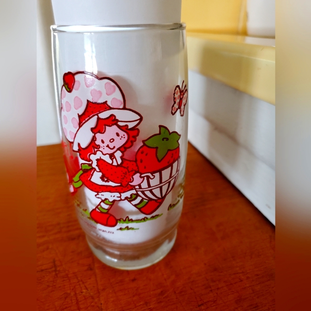 Strawberry shortcake & custard vintage drinking glass 1980s